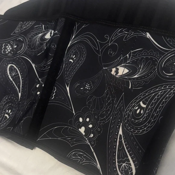 Luxx Curves Black  Waste trainer - Picture 4 of 5